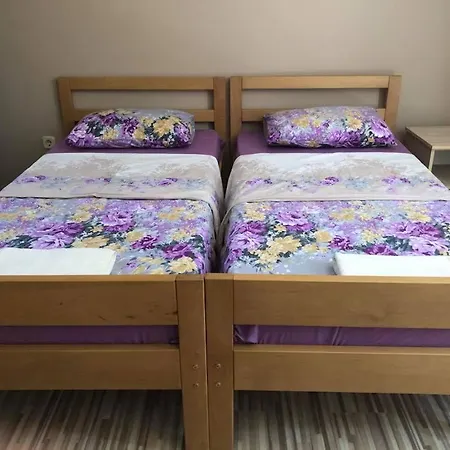 Struga-rooms/dhoma/sobi Guest house