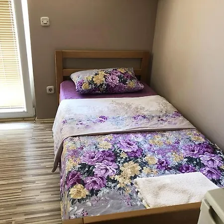 Struga-rooms/dhoma/sobi Guest house *